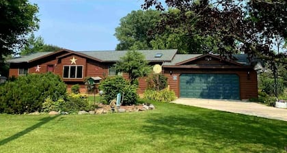 Welcome to Green Lake County @ The Puckaway Place! A spacious waterfront retreat