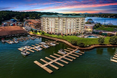 Lake Stardust - Condo with pool ! Pet friendly