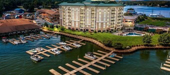 Lake Stardust - Condo with pool ! Pet friendly
