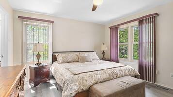 3 bedrooms, iron/ironing board, free WiFi, bed sheets