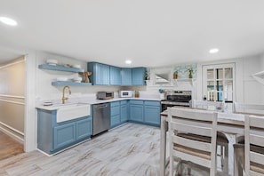 Fridge, microwave, oven, stovetop - Coastal Cottage 5-bedroom East of Rt 1   / 2.5-bath. Less than 2 miles to beach (Rehoboth Beach)