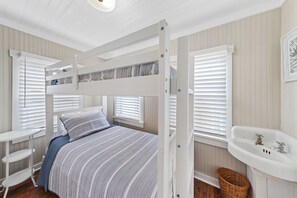 5 bedrooms, iron/ironing board, travel crib, free WiFi