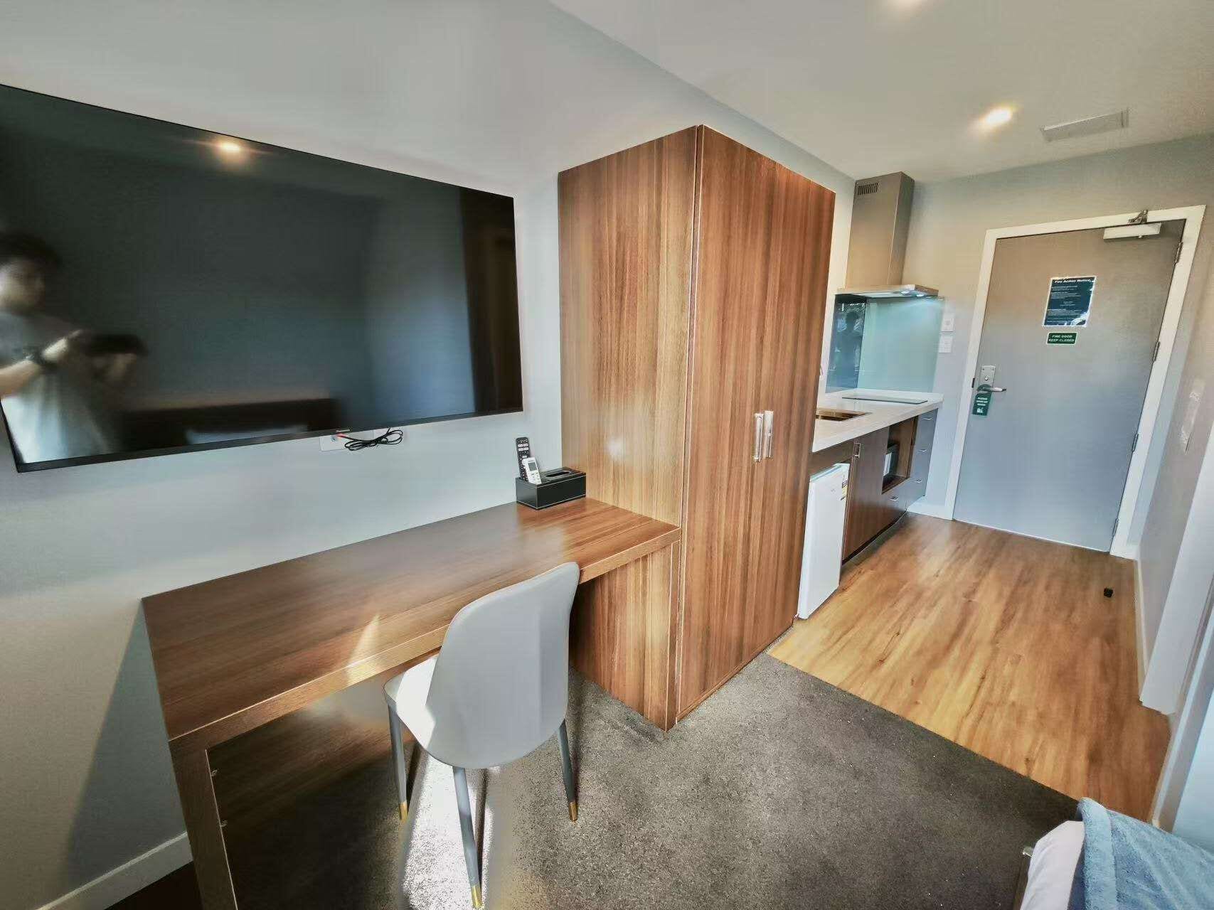 Deluxe-herbergi með tvíbreiðu rúmi | Skrifborð, straujárn/strauborð, ókeypis þráðlaus nettenging, rúmföt