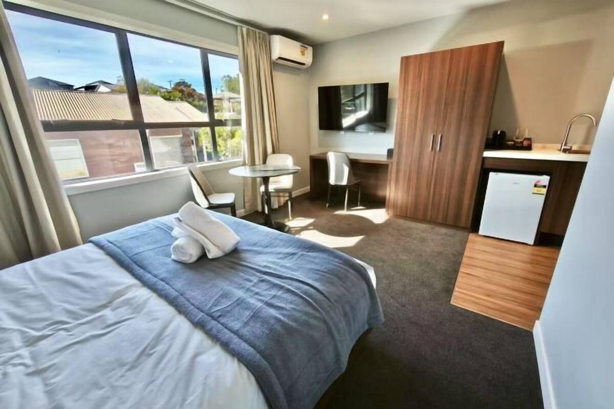 Desk, iron/ironing board, WiFi (free), bed sheets