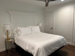 2 bedrooms, iron/ironing board, free WiFi, bed sheets - Only the Best! 2 Bedroom 2 Full Bath Complete Remodel. High End Finishes! (Birmingham)