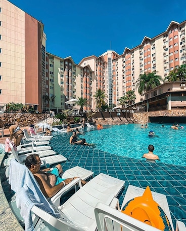 7 piscinas al aire libre, camas de piscina gratis