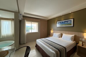 Suite Premium | Espace de travail pour ordinateur portable, Wi-Fi gratuit