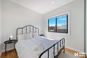 4 bedrooms, iron/ironing board, WiFi, bed sheets