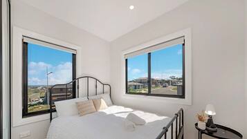 4 slaapkamers, een strijkplank/strijkijzer, wifi, beddengoed