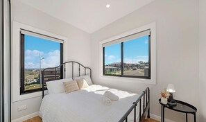 4 habitaciones, tabla de planchar con plancha, wifi y ropa de cama 