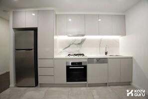 Fridge, microwave, oven, stovetop