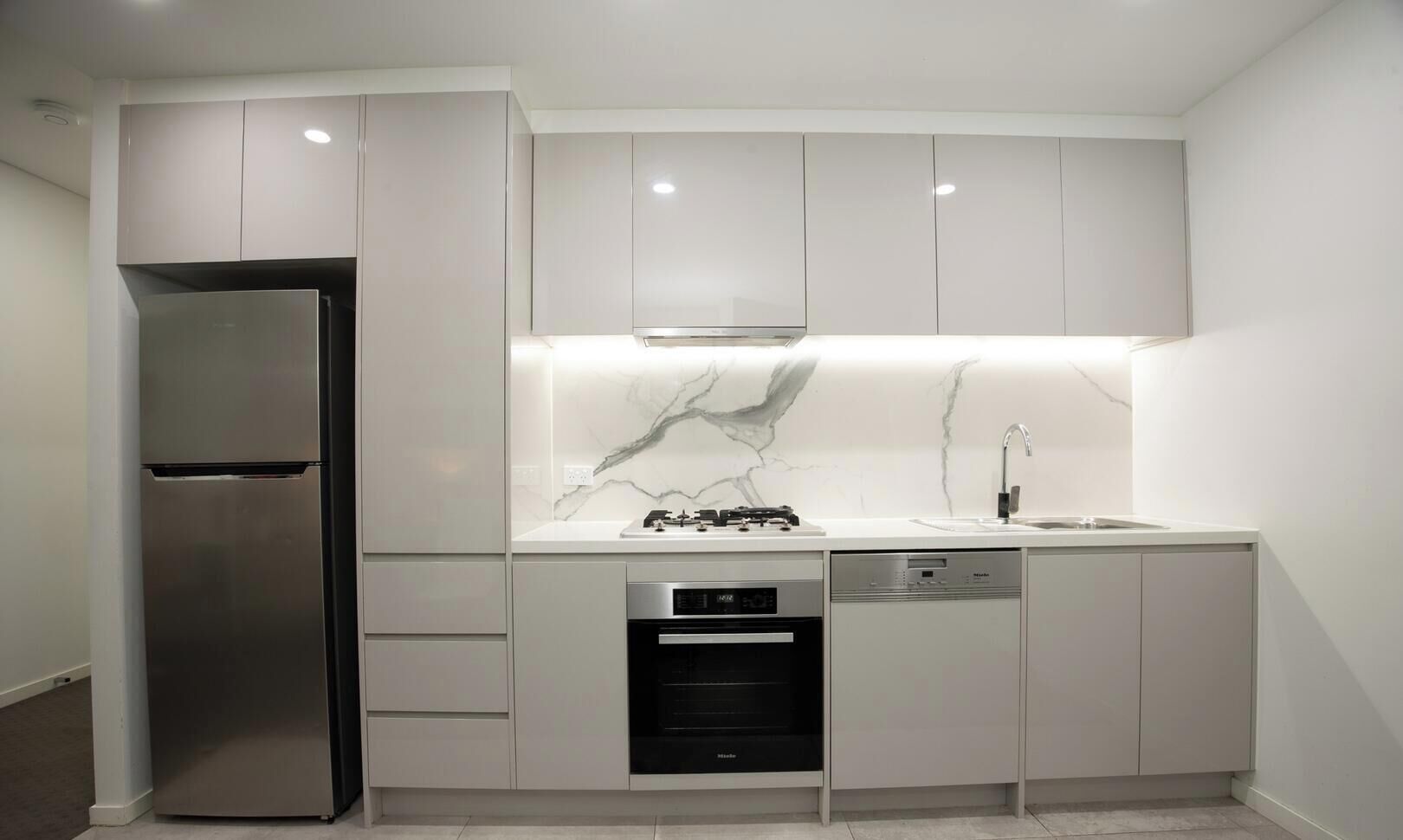 Refrigerador, microondas, horno, placa de cocina