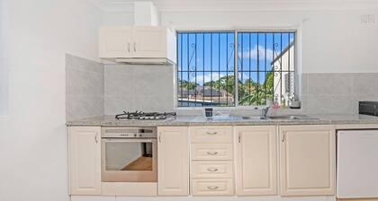 KozyGuru | Ashfield | Cozy 4 Bedroom House