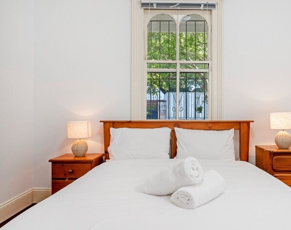 4 bedrooms, iron/ironing board, WiFi, bed sheets