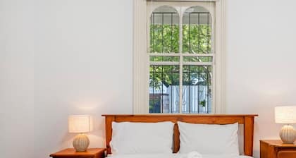 KozyGuru | Ashfield | Cozy 4 Bedroom House