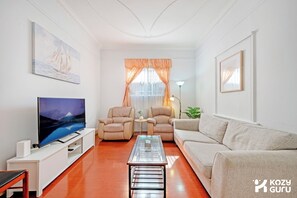 TV - KozyGuru | Ashfield | Cozy 4 Bedroom House (Ashfield)