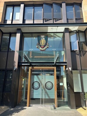 Exterior detail - KozyGuru | Camperdown | Cozy 2-Bed Apt + Parking (Camperdown)