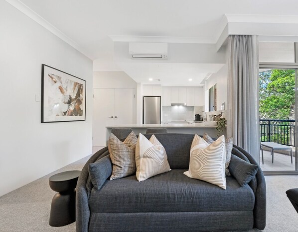 TV - KozyGuru | Camperdown | Cozy 2-Bed Apt + Parking (Camperdown)