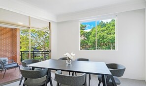 Dining - KozyGuru | Camperdown | Cozy 2-Bed Apt + Parking (Camperdown)