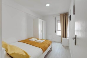 3 chambres, fer et planche à repasser, lit parapluie, Wi-Fi gratuit