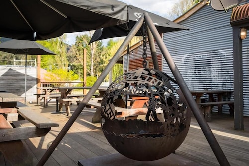 Harrietville Snowline Hotel