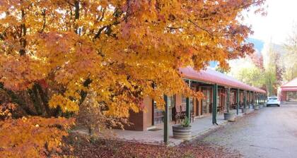 Harrietville Snowline Hotel