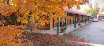 Harrietville Snowline Hotel