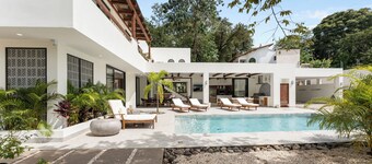 Luxury 7-Suite Villa in Playa Grande Steps to Beach | Pool & Lounge | Free Surfboards & Bikes