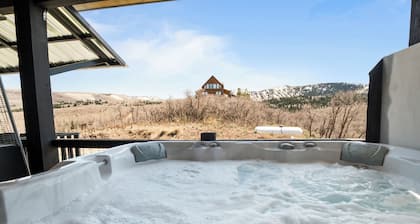 360deg views, sleeps 18, hot tub, pickleball