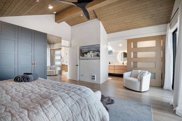 5 bedrooms, iron/ironing board, free WiFi, bed sheets