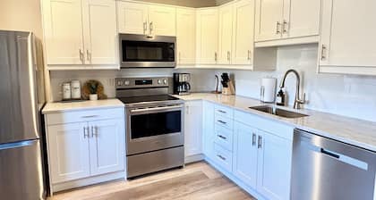 Convenient to the North Shore walk to Lake Superior, centrally located 2 bedroom