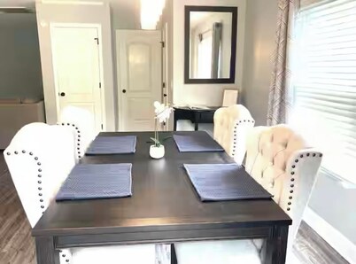 Charming Spacious 4-Bedroom Home, Fenced Backyard In Quiet Columbia Neighborhood