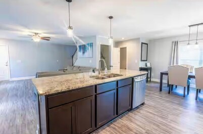 Charming Spacious 4-Bedroom Home, Fenced Backyard In Quiet Columbia Neighborhood