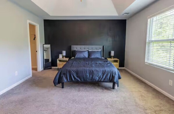 4 多间卧室、熨斗/熨衣板、WiFi、床单