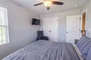 4 bedrooms, iron/ironing board, WiFi, bed sheets