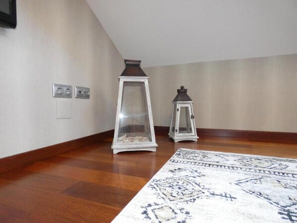 Room - Palacete de la Constituci n (Málaga)