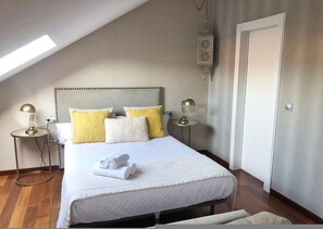 Room - Palacete de la Constituci n (Málaga)