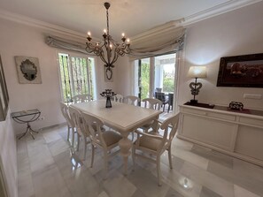 House | 4 bilik tidur 