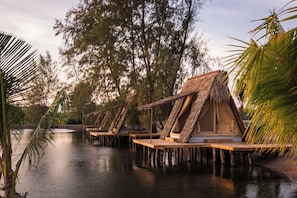 經典小屋 | 免費迷你吧、布置獨特、免費無線上網、床單