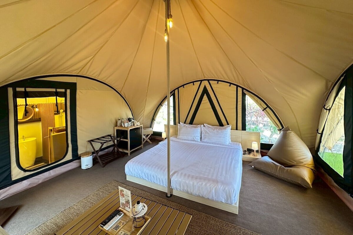 Glamping Breeze - Seaview | Free minibar, individually furnished, free WiFi, bed sheets