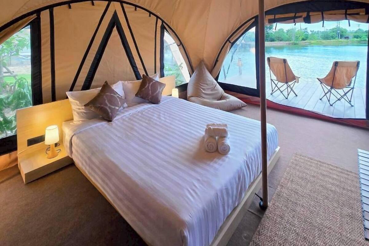 Deluxe Cabin, 1 Queen Bed, Lake View, Lakeside