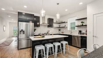 Coffee/tea maker, fridge, microwave, oven