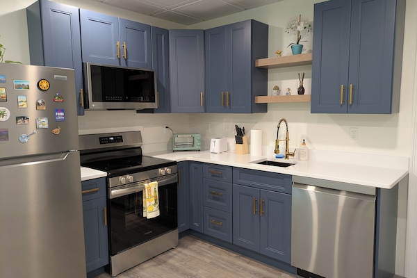 Micro-ondes, four, plaque de cuisson, lave-vaisselle