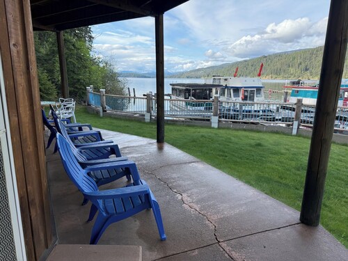 Lakeside Lodging steps from the Water at Clipper Marina in Priest Lake Idaho