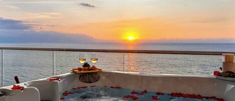 Private spa tub