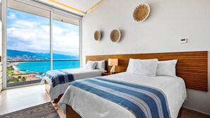 Luxury-Penthouse, 4 Schlafzimmer, Haustiere gestattet, Meerblick | 4 Schlafzimmer, Verdunkelungsvorhänge, Bügeleisen/Bügelbrett