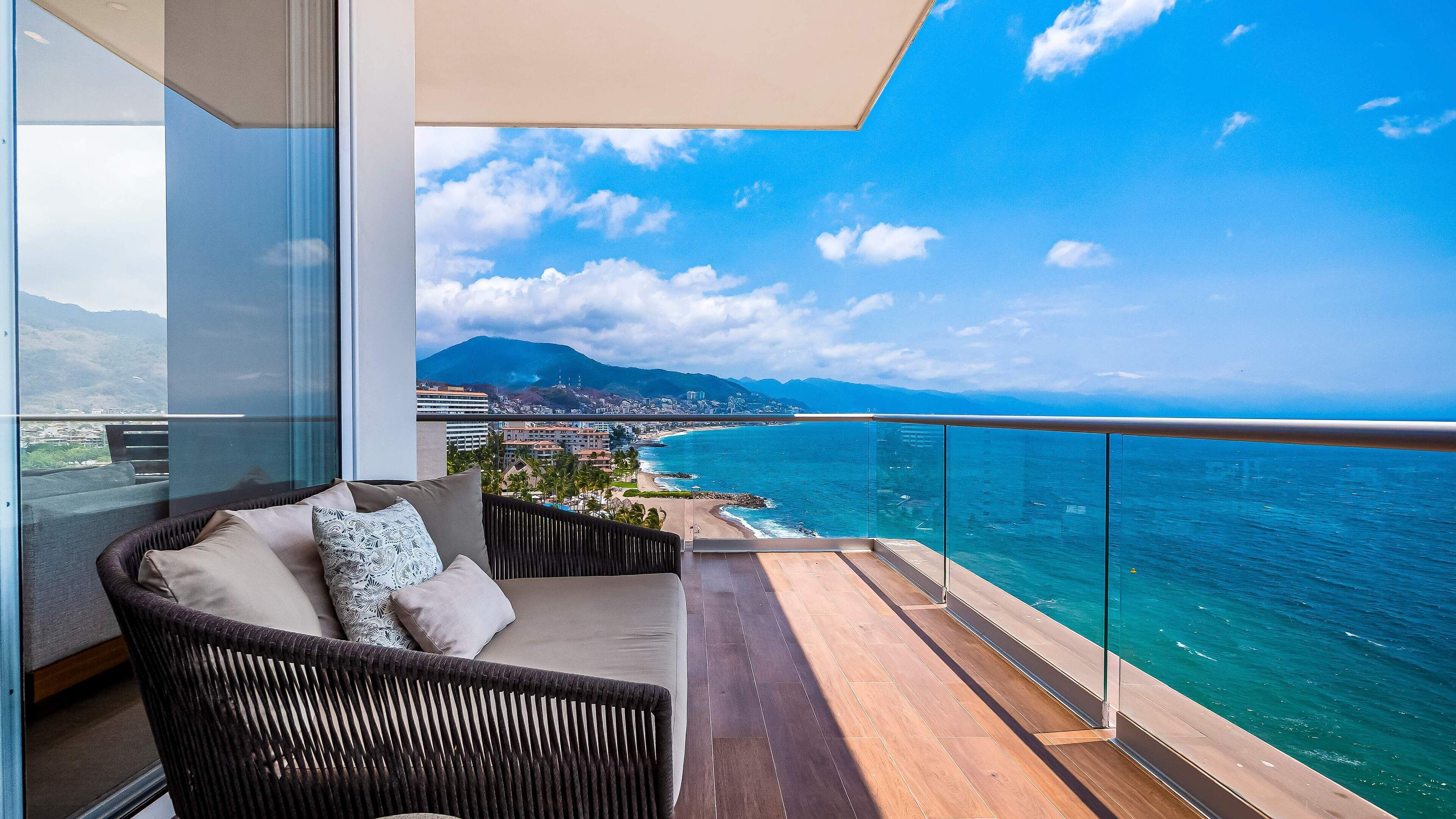 Luxury Penthouse, 4 Bedrooms, Pets allowed, Ocean View | Balcony