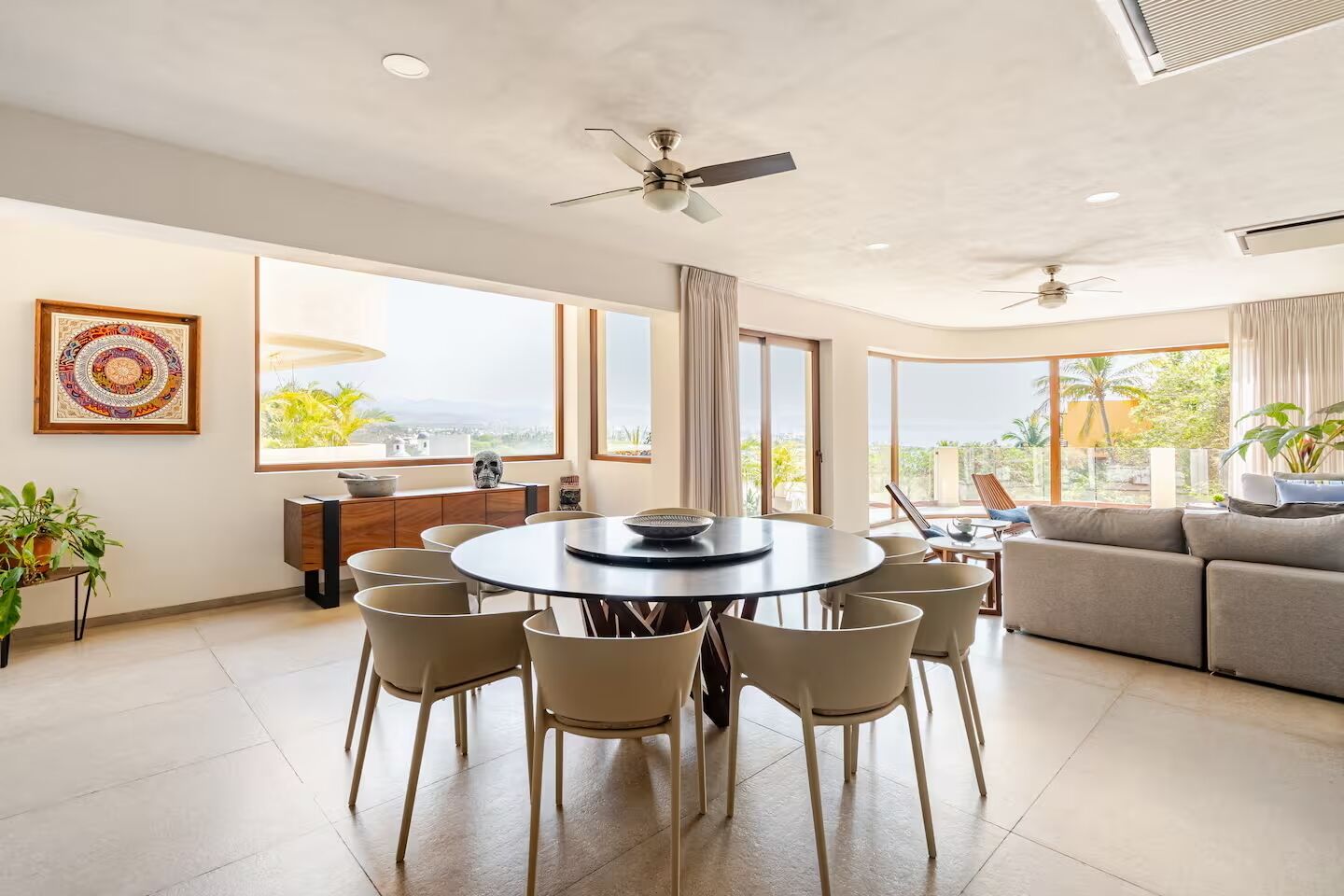 Deluxe Apartment, Beach View | Dining room