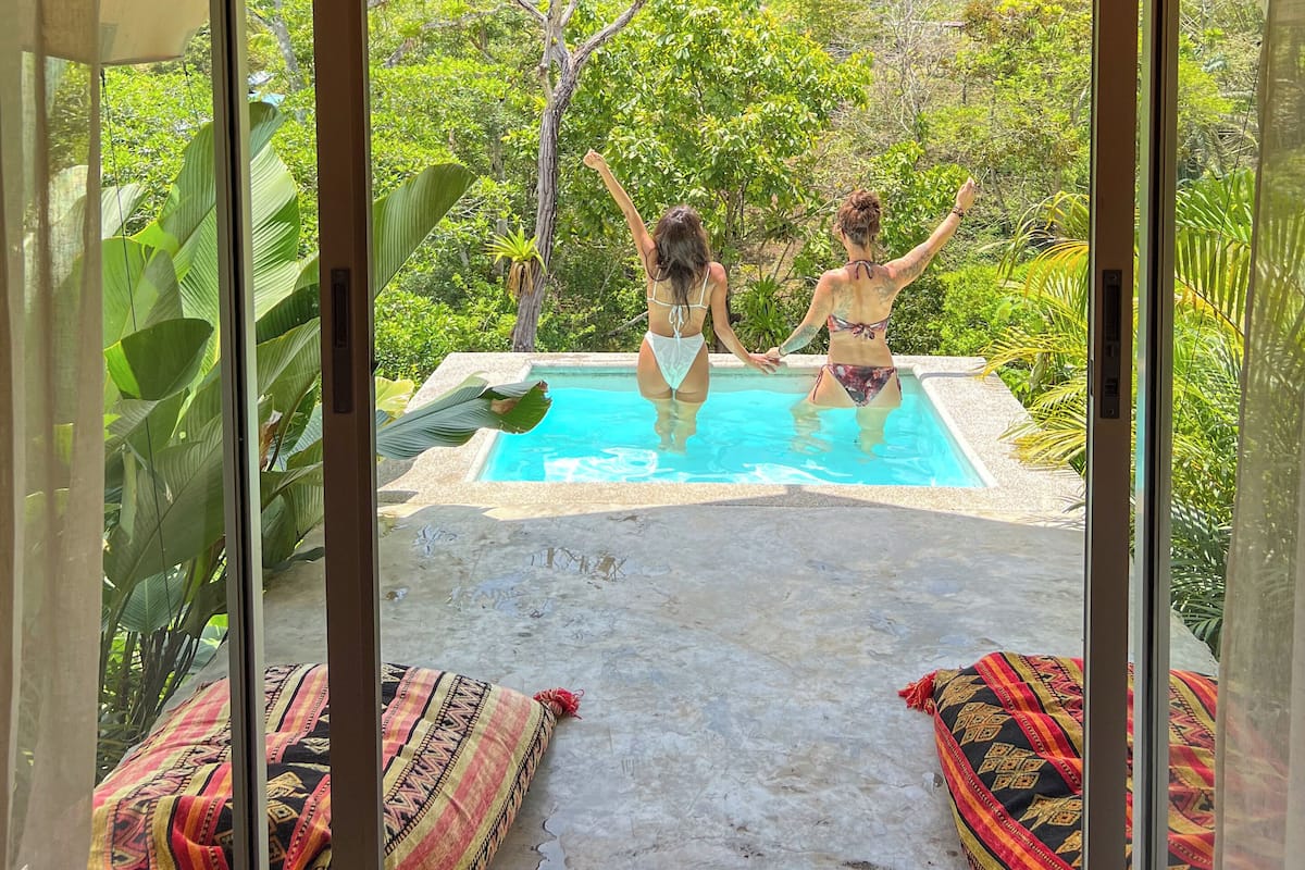 遮光カーテン、アイロン / アイロン台、WiFi (無料)、ベッドシーツ