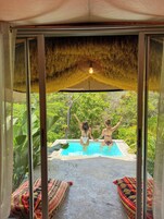 蜜月帐篷房 | 遮光窗帘、熨斗/熨衣板、免费 WiFi、床单